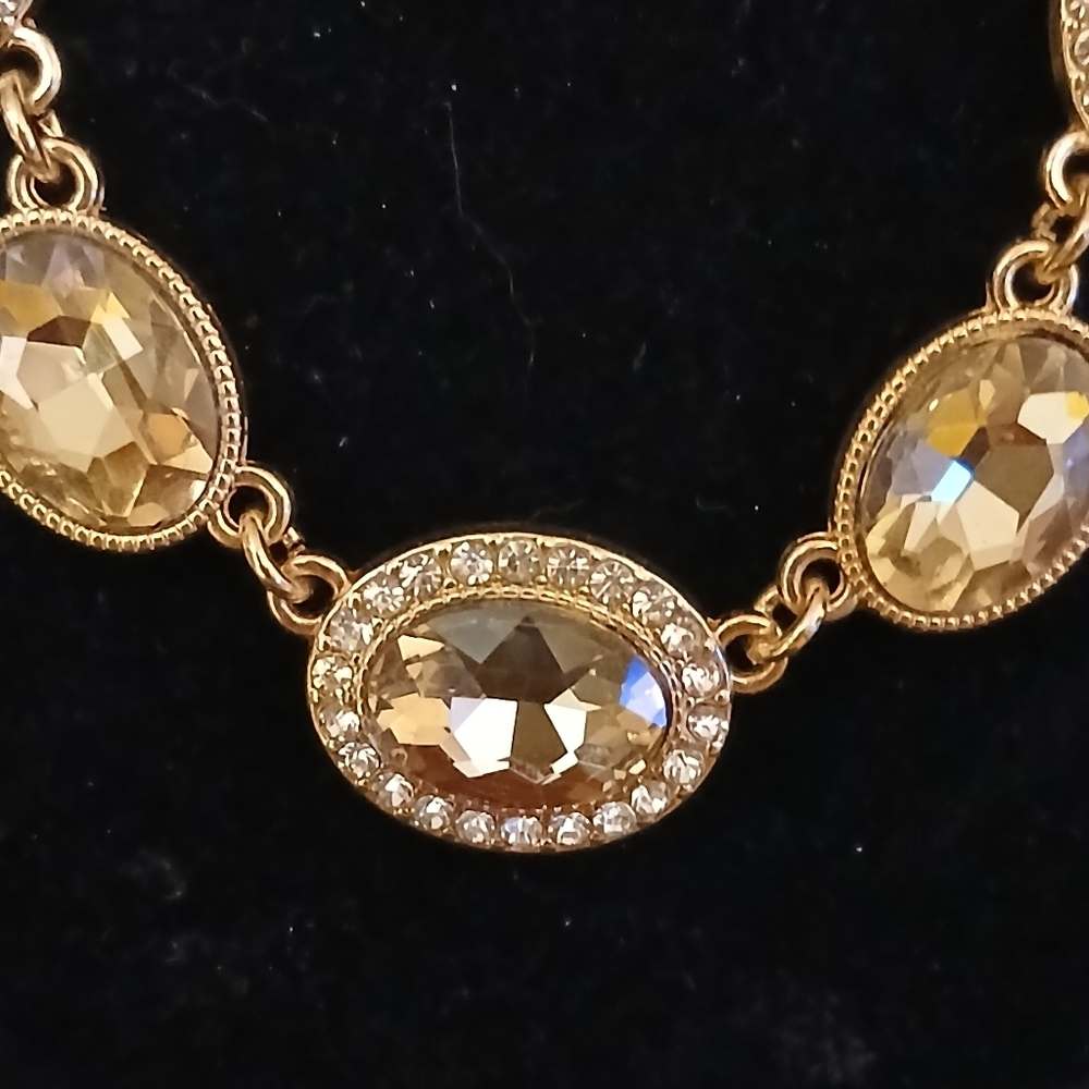 Monet gold tone Rhine stone necklace - Picture 3 of 11